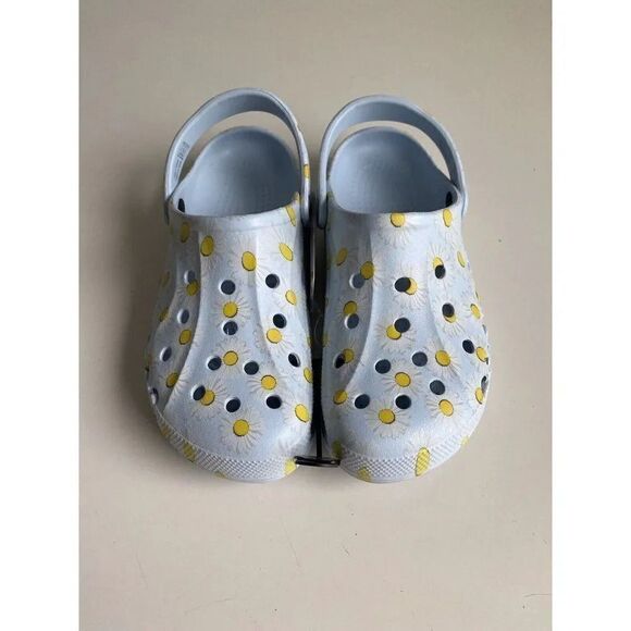 Crocs Baya Seasonal Printed Daisy Floral Clog Women’s Sz 11 Unisex NEW - Picture 1 of 8